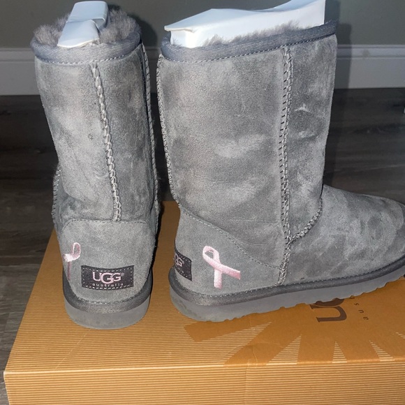 UGG Shoes - UGG GREY (Breast cancer addition)